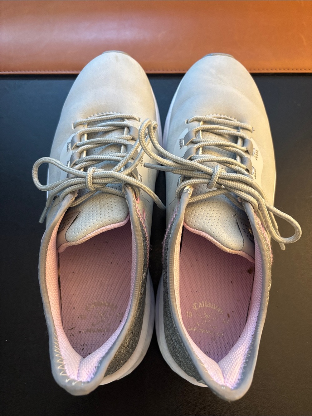 Women's Light Gray Callaway golf shoes -with pink accents. Size 8.5
